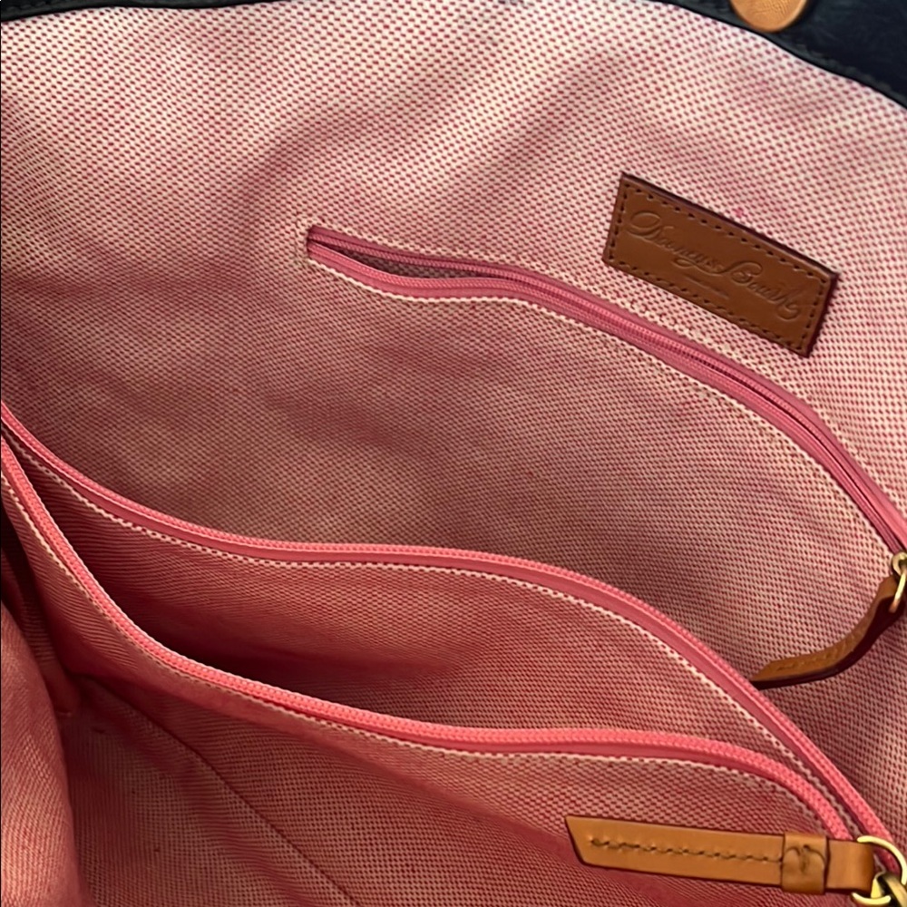 Classic Dooney and Bourke Bag - Picture 7 of 11